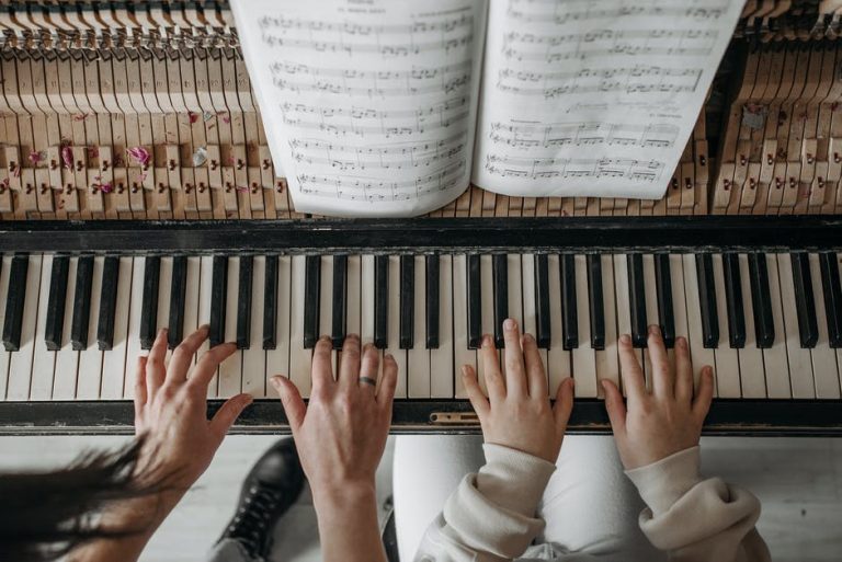 8 Easy Piano Chords for Beginners